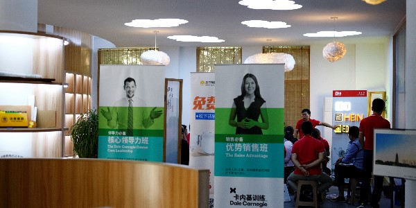 戶外噴繪寫真的防護(hù)要求有哪些？-和印愛歐圖文